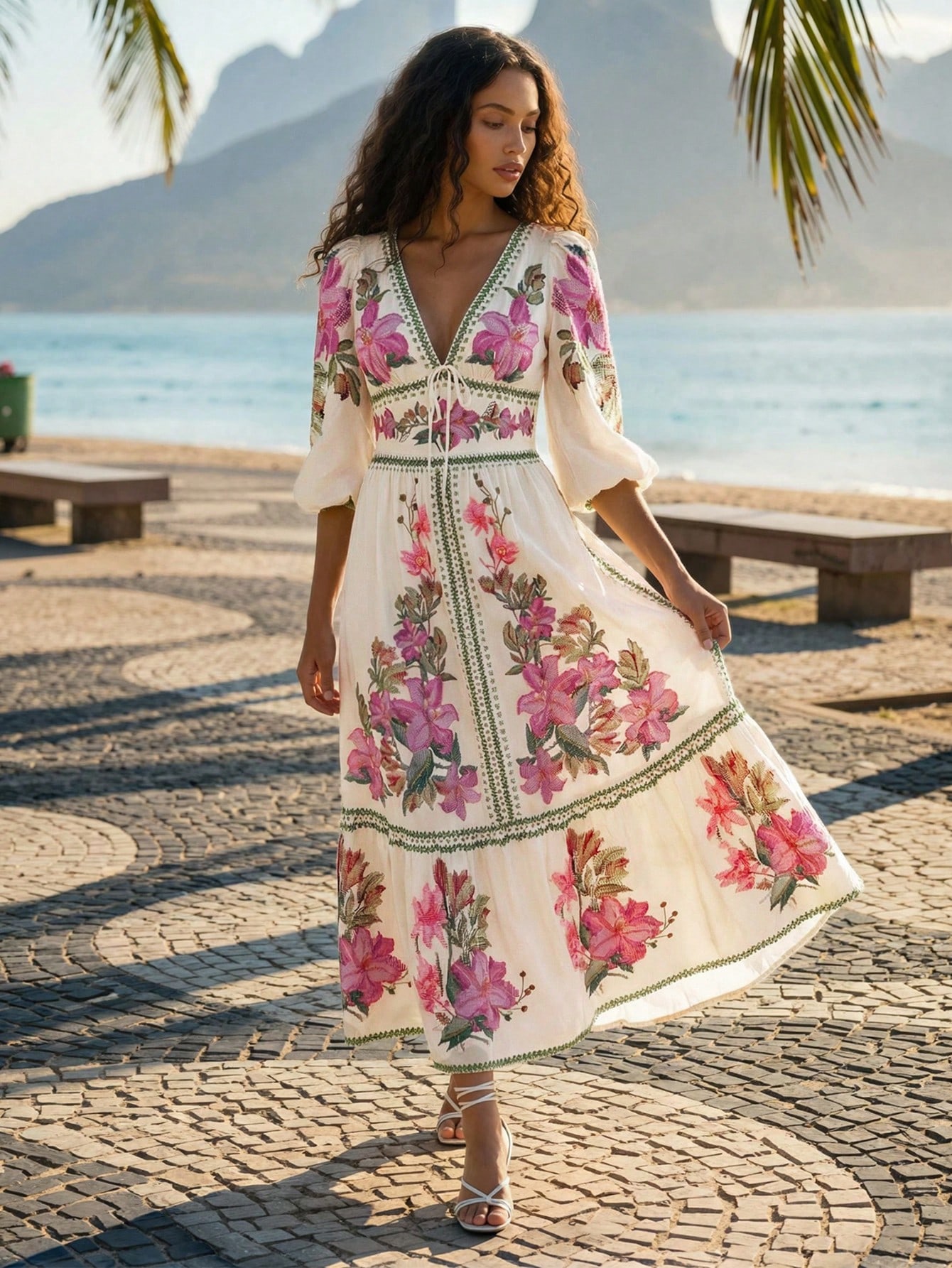 Vestido floral rosa com detalhes verdes