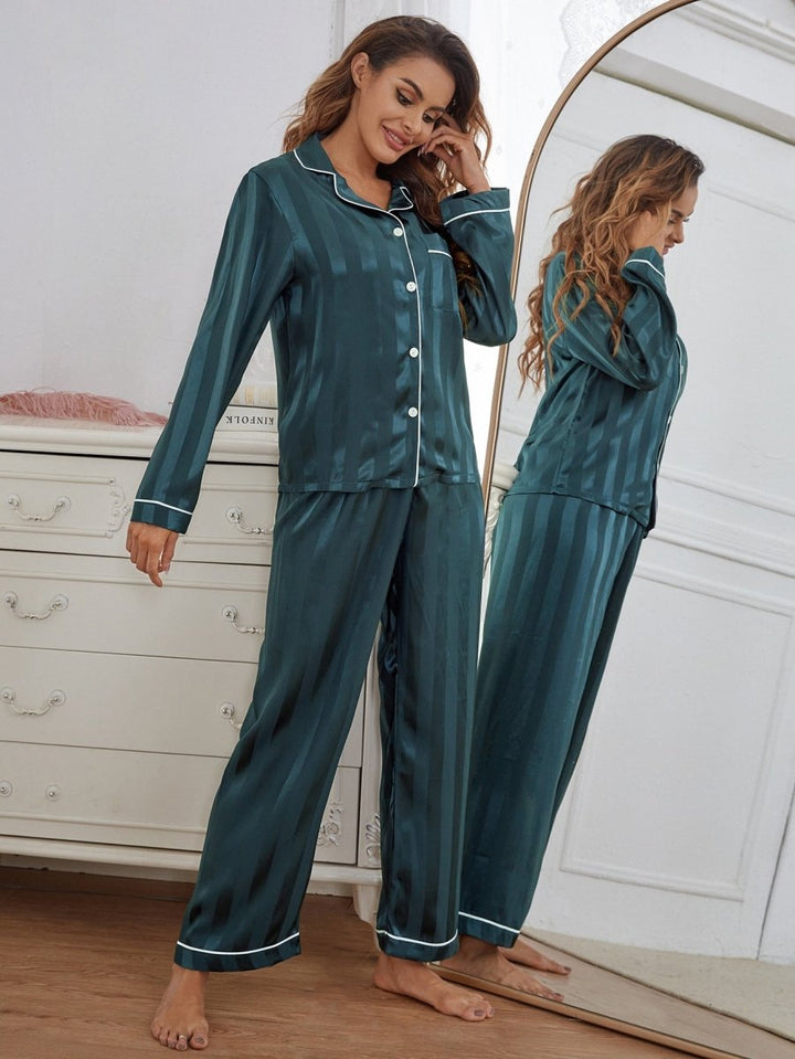 Pijama Longo Acetinado Listras - MANDORAS