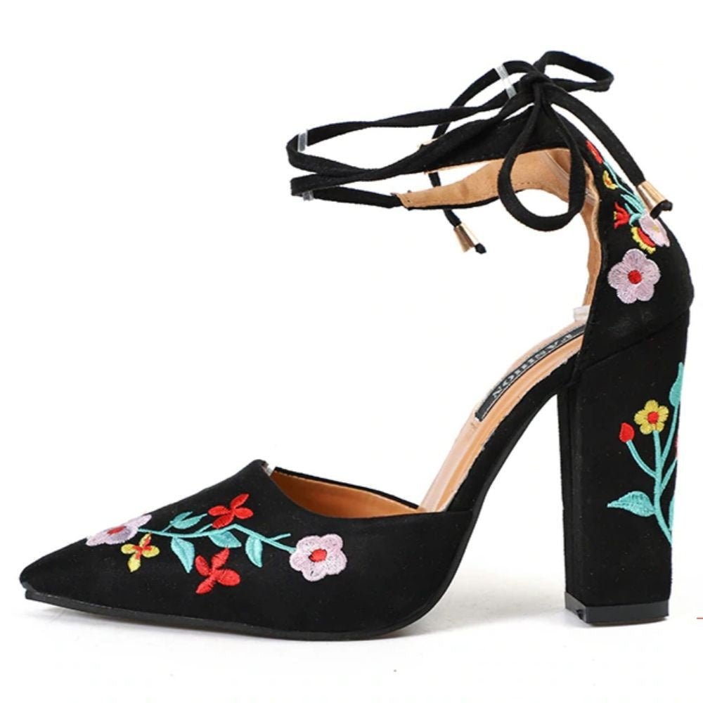 Sapato Bordado Floral - MANDORAS
